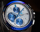 La Casio OCW-S6000PB-7AJF (photo) est dotée d'une lunette en saphir, taillée avec 24 facettes sur le dessus et 48 sur les côtés. (Source de l'image : Casio)