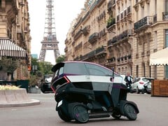 ÆMotion a fait la démonstration de son micro-véhicule électrique innovant à quatre roues dans les rues de Paris lors de Vivatech 2025. (Source de l&#039;image : ÆMotion)