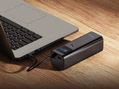 La banque d'alimentation USB de la série 9000 de Philips a une capacité de 27 000 mAh. (Source de l'image : Philips)
