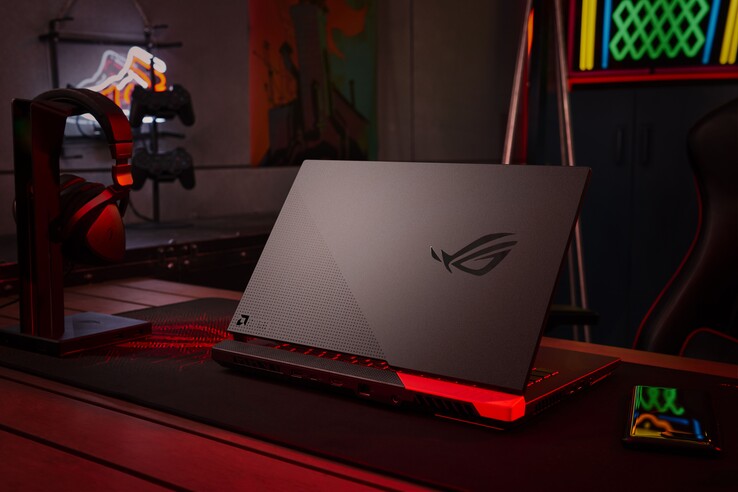 Le ROG Strix G15 Advantage Edition sera rejoint par un modèle de 17 pouces. (Image source : ASUS)