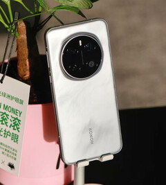 Le Magic7 Pro suit les traces du Xiaomi 15 Pro. (Source de l&#039;image : Honor)