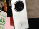 Le Magic7 Pro suit les traces du Xiaomi 15 Pro. (Source de l'image : Honor)