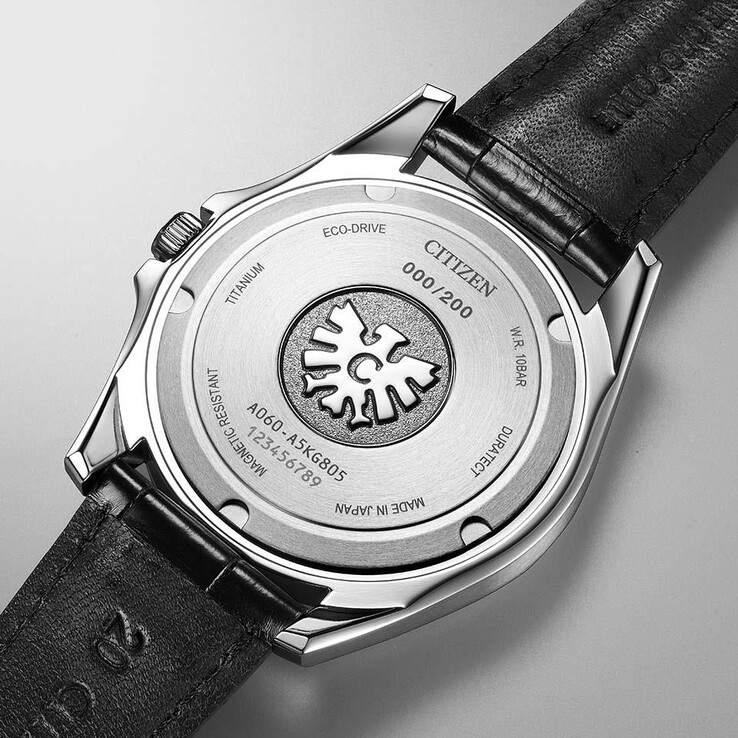 Le fond du boîtier est numéroté individuellement et arbore l'emblème de l'aigle, signature de The Citizen ; la production est limitée à seulement 200 exemplaires dans le monde entier.