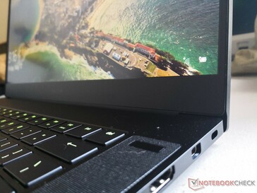 La version 4K UHD du Razer Blade 15 aura une surcouche en verre brillante.