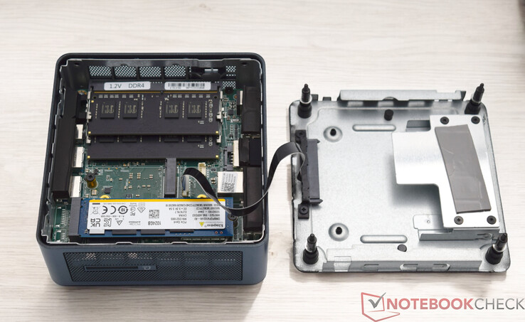 Le Geekom Mini IT13 2025 Edition avec fond ouvert