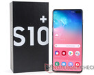 Le Galaxy S10 Plus est l'un des nombreux appareils de la série S10 à recevoir une nouvelle mise à jour. (Image source : NotebookCheck)