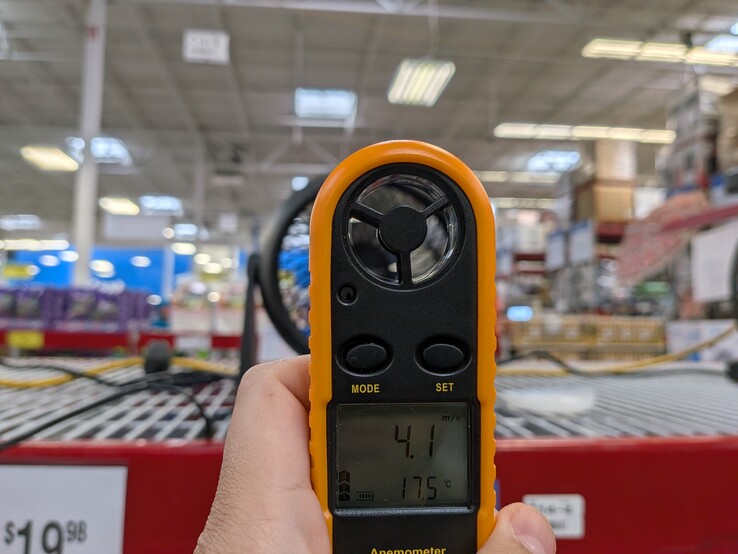 Ventilateur de taille similaire