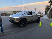 Essai de virage du cybertruck (image : TSportline/YT)