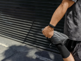 La smartwatch Charge 6 de Fitbit (photo) reçoit une nouvelle mise à jour. (Source de l'image : Google)