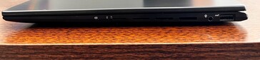 A gauche : lecteur MicroSD, prise 3.5mm, 1x USB-A 3.2 Gen2