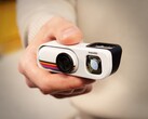 L'Insta360 Go 3S est livré dans un emballage rétro avec une base entièrement nouvelle.