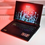 AMD met le feu aux poudres avec le Ryzen 9 9955HX3D : Revue de l'ordinateur portable MSI Raider A18 HX A9W