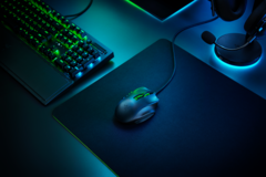 La nouvelle souris Razer Naga X MMO est 30 % plus légère que la Naga Trinity (Source : Razer)