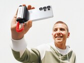 La nouvelle banque d'énergie Grip de Sharge (photo) sert également de télécommande pour l'appareil photo. (Source de l'image : Sharge)
