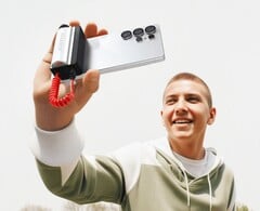 La nouvelle banque d&#039;énergie Grip de Sharge (photo) sert également de télécommande pour l&#039;appareil photo. (Source de l&#039;image : Sharge)