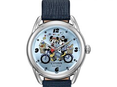 La montre Citizen FE7097-05W Eco-Drive est dotée d’un cadran bleu ciel