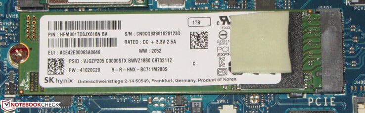 Un SSD NVMe sert de lecteur système.