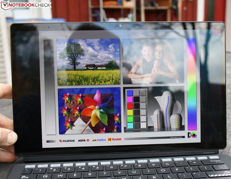 Le Vivobook 13 Slate OLED (T3300) à la lumière du jour