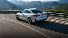 La prochaine BMW i4 eDrive35 succédera à la eDrive40 en tant que variante la plus abordable de l&#039;élégant véhicule électrique allemand (Image : BMW)