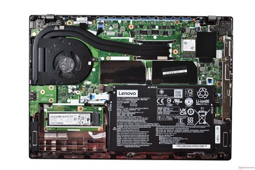 Lenovo ThinkPad L14 Gen 2 : Couvercle inférieur retiré