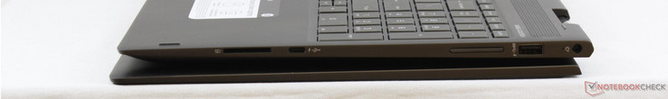 Côté droit : lecteur de carte SD, USB C Gen. 1, volume, USB 3.1, entrée secteur.
