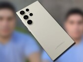 La caméra selfie du Samsung Galaxy S23 Ultra a été testée contre un Google Pixel 7 Pro. (Image source : @edwards_uh - édité)