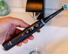 Test de l'Oral-B iO9 : brosse à dents intelligente avec étui de voyage rechargeable