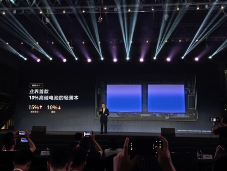 Diapositive de Huawei présentant les nouvelles batteries dopées au silicium