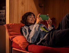 Le Moto G35 5G est disponible en rouge goyave, vert feuille et noir nuit. (Source de l'image : Motorola)