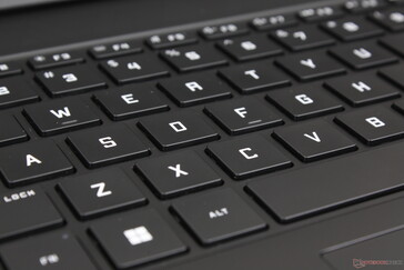 La rétroaction des touches est légère et silencieuse pour un ordinateur portable de jeu de grande taille