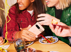 Le Pixel 8 se contente de caméras ultra grand angle de 50 MP et 12 MP. (Source de l'image : Google)