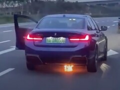 L'arrière d'une BMW Série 3 électrique a pris feu lors d'un essai routier près de la ville chinoise de Zhengzhou (Image : CnEVPost)