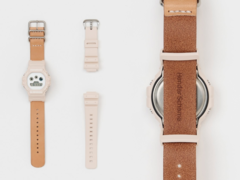 La montre Casio G-Shock x Hender Scheme DW-5900 (photo) est dotée d&#039;un boîtier en résine beige, d&#039;un cadran blanc translucide et d&#039;un bracelet en cuir fait main. (Source de l&#039;image : Hender Scheme via Instagram))