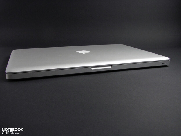 Le logo Apple s'allumait dès que l'ordinateur portable était allumé. (Source de l'image : Notebookcheck)