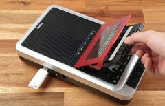 Le Kenko Tokina KR-019CR lit et enregistre les cassettes, et les convertit en option en fichiers MP3. (Source de l'image : Kenko Tokina)