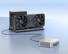 Le Peladn WO5 est doté d’un port USB4. En photo : le mini-PC connecté à une configuration eGPU.