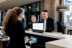 Le Philips 24B2D5300 dans une situation axée sur le client