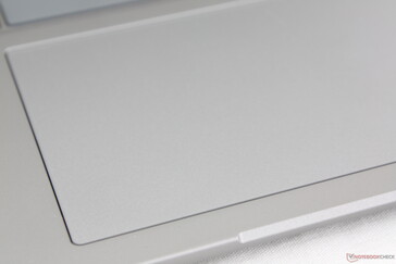 Le pavé tactile spacieux n'est pas aussi spongieux que sur la plupart des autres ordinateurs portables