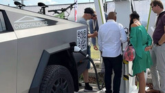 Le test de vitesse de charge du Cybertruck a atteint un taux de pointe de 405 kW (Source d'image : Huntinspeed/X)