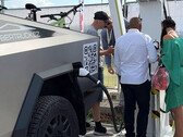 Le test de vitesse de charge du Cybertruck a atteint un taux de pointe de 405 kW (Source d'image : Huntinspeed/X)
