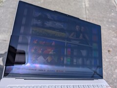 A l'extérieur, sous la lumière du soleil