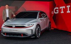 Thomas Schäfer, PDG de la marque Volkswagen, présente le nouveau concept ID. GTI Concept à l'IAA de Munich, en Allemagne. (Source de l'image : Volkswagen)