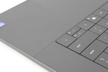 La ligne de démarcation entre les repose-poignets et le clavier est purement esthétique