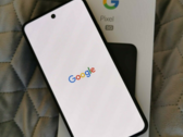 Une maquette de l'apparence du Pixel 5 avec un poinçon à trou centré. (Image source : eBay - modifié)