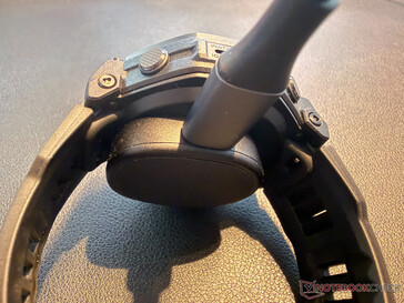 L'adaptateur de charge compact est inclus, le câble n'est pas inclus