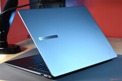 Intel à nouveau efficace : L'Asus ExpertBook P5 atteint 16 heures d'autonomie avec Lunar Lake (source d'image : Benjamin Herzig / Notebookcheck)