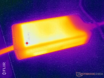 L'adaptateur CA atteint plus de 42°C lorsque les charges sont élevées