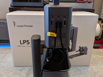 Vue arrière de la configuration standard LP5 avec ports USB, prise électrique et clé de sécurité.