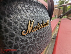 Cuir PU texturé et logo Marshall
