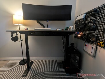 Bureau gaming Tidal à sa hauteur maximale de 1 040 mm.